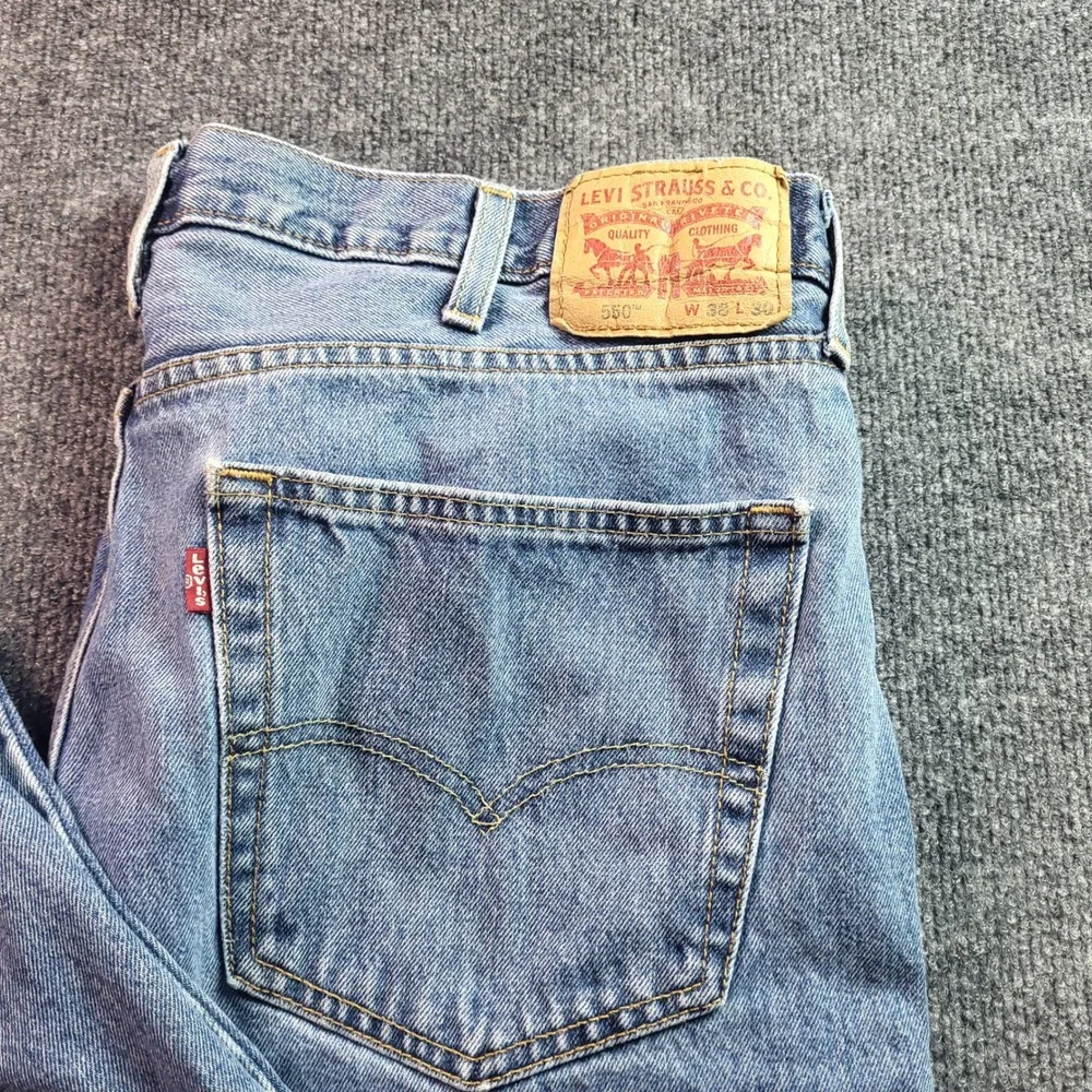 Levi Strauss 550 Relaxed Fit Jeans Mens 38x30 Blue Denim Distressed